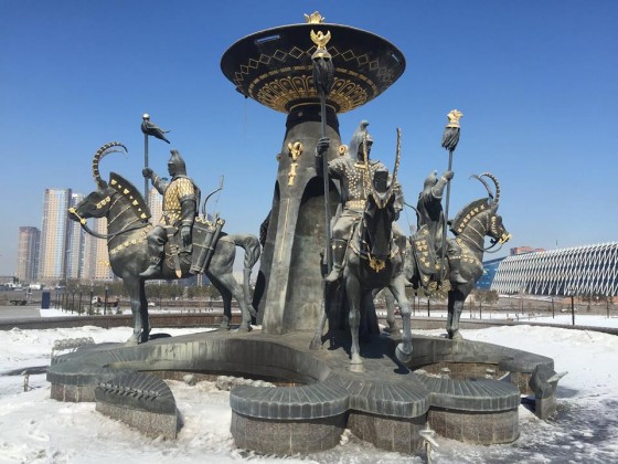 Astana -lovasok múzeum elött