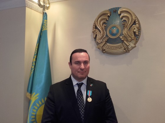Kazak kitüntetéssel követségen 2