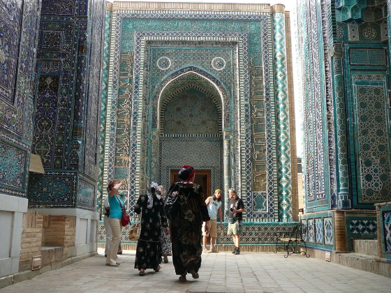 A Kuszám Ibn Abbasz mauzóleum bejárata