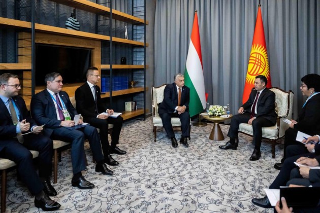 Kirgiz-magyar miniszteriális tanácskozás Szadir Zsaparov kirgiz elnökkel